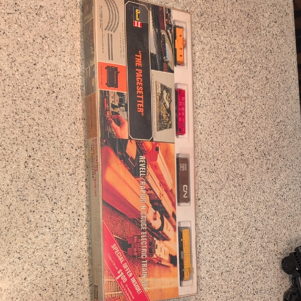 Revell / Rapido N-Guage Electric Train Set "The Pacesetter"
